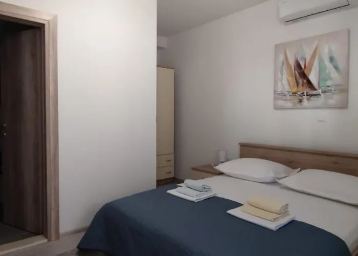 Ana Апартаменти Макарська