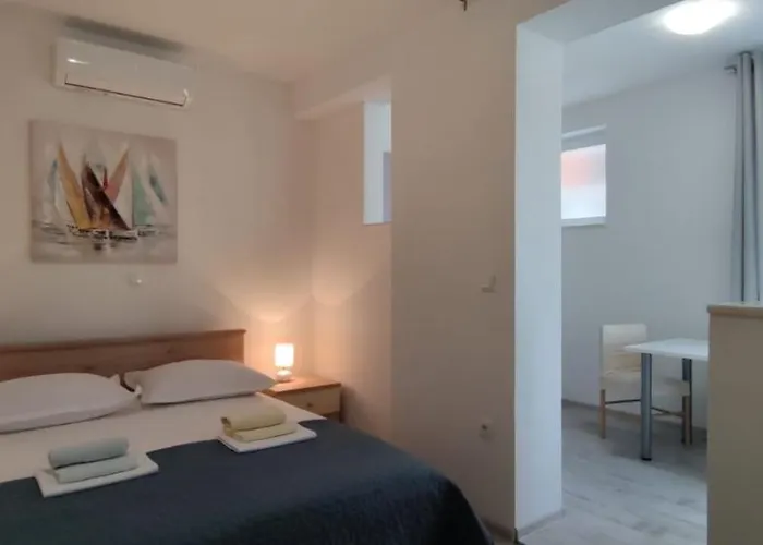 Апартаменти Ana *